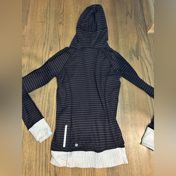 Lululemon Think Fast Hoodie Women’s Size 4 Black and White Striped - Picture 3 of 5